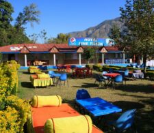 Hotel Pine Track & Green Food Hut Balakot