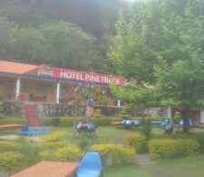 Hotel Pine Track & Green Food Hut Balakot