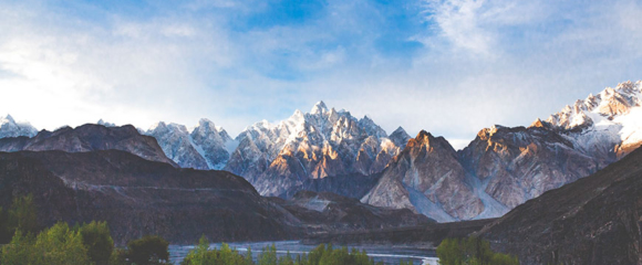 Hunza, Khunjerab Pass & Naltar 4 Days 3 Nights Tour (BY AIR)