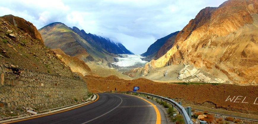 Hunza Valley and Attabad Lake 7 Days 6 Nights Deluxe Tour